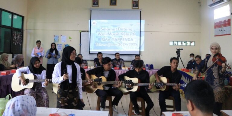 PENAMPILAN GITAR AKUSTIK SMA YAPPENDA MEMBUAT ORANGTUA/WALI SISWA SANGAT BERKESAN