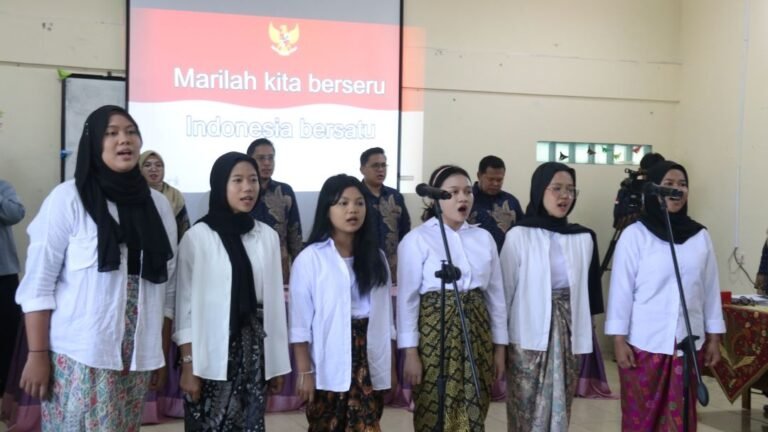 PADUAN SUARA SMA YAPPENDA TAMPIL MEMUKAU DALAM ACARA RAPAT ORANGTUA/WALI MURID TAHUN PELAJARAN 2024/2025