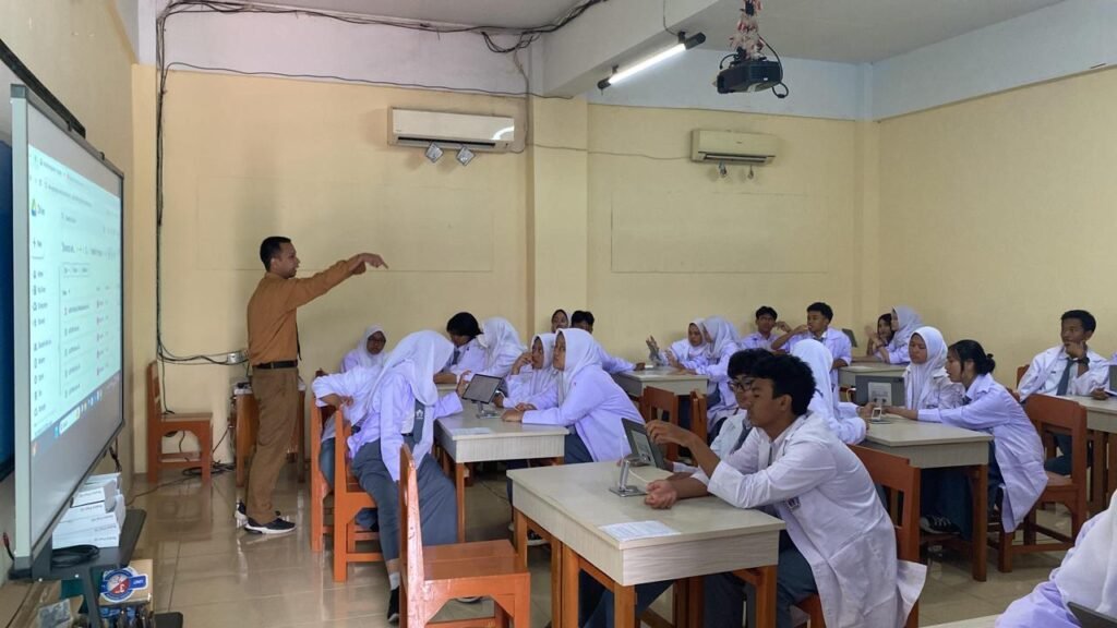 INTIP KESERUAN BELAJAR DI LAB VIRTUAL SMA YAPPENDA