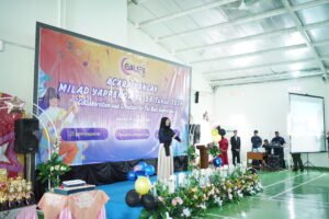 Menyanyikan Lagu Indonesia Raya & Mars YAPPENDA